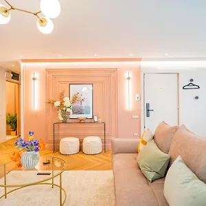 https://emerald-gem-designer-apartment.bucharesthotelsnow.com